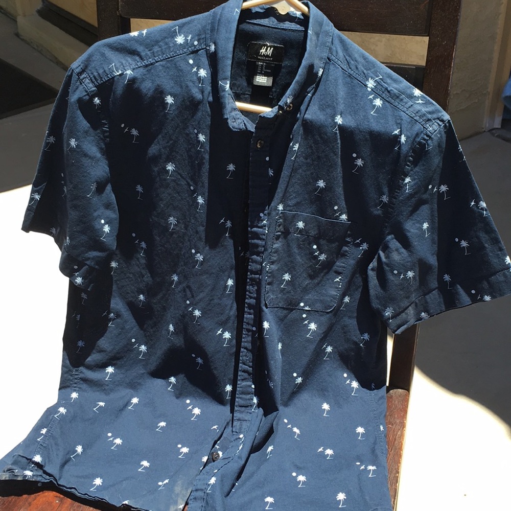 Men’s Medium button up short sleeve shirt